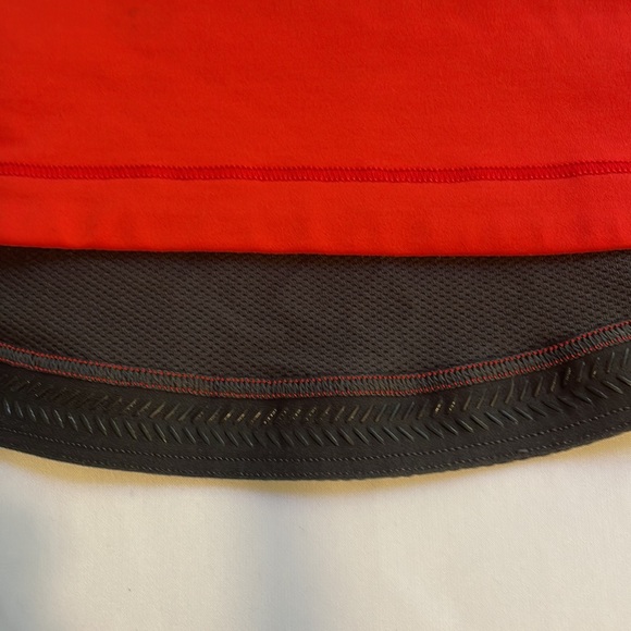 Lululemon spin it to win it tank top. Red and black. Size 8 - Picture 3 of 11